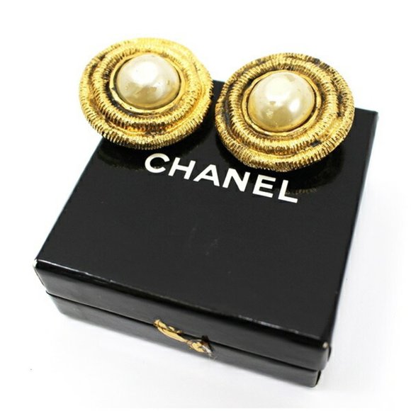 CHANEL earrings fake pearl gold clip type ladies - Picture 1 of 3